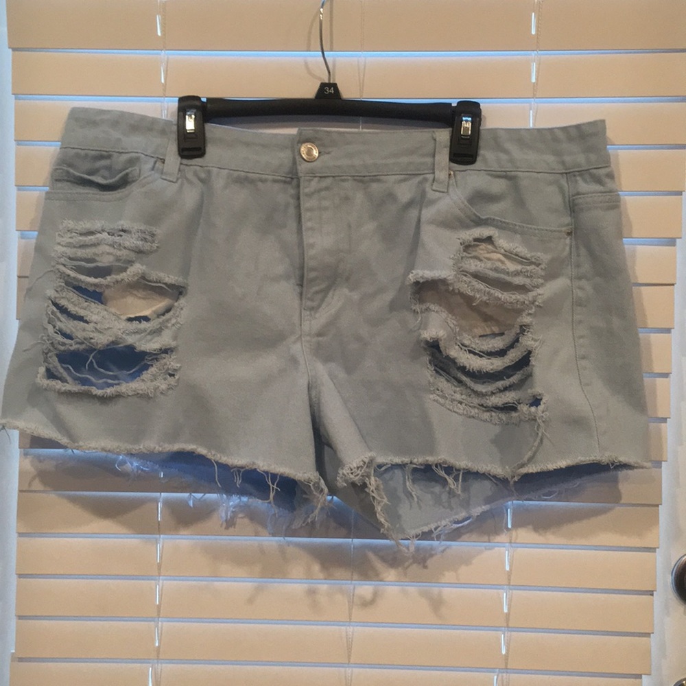 Frayed Shorts - Picture 5 of 6
